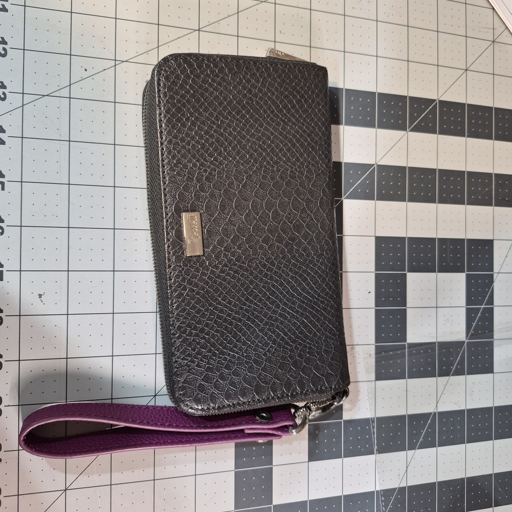 Jewell by Thirty-One Wallet With Wrist Strap Wristlet Chic Utilitarian Exotic